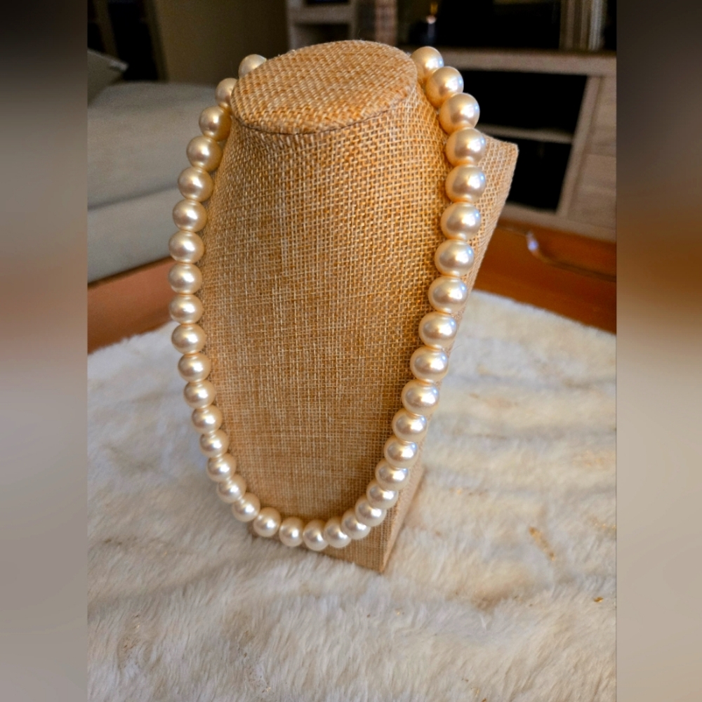 **3/$20** Elegant Faux Pearl Necklace